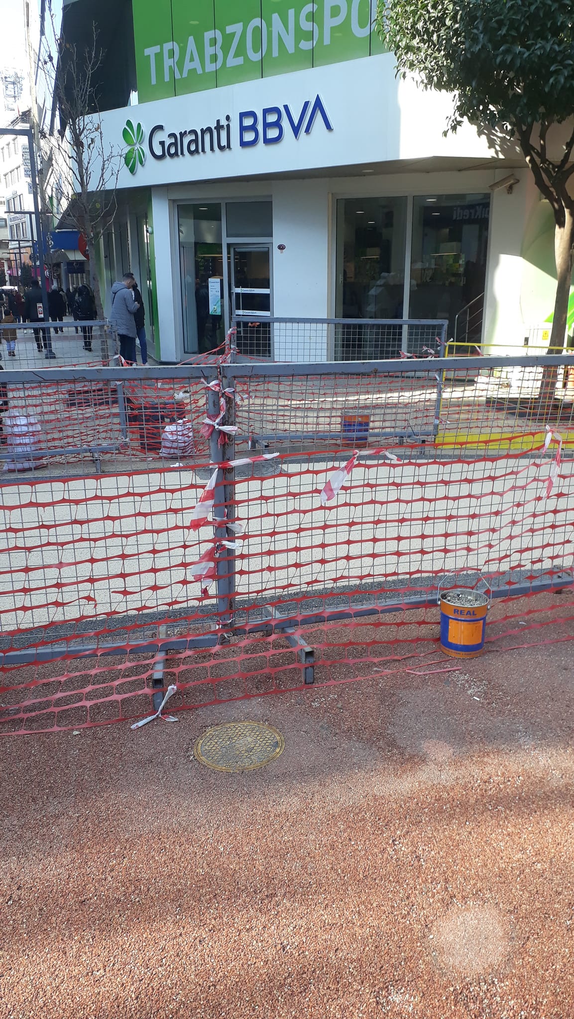 Trabzon’da tartışılan o cadde için bir eleştiri daha “O malzemeyi sökün bizim dediğimizi yapın”