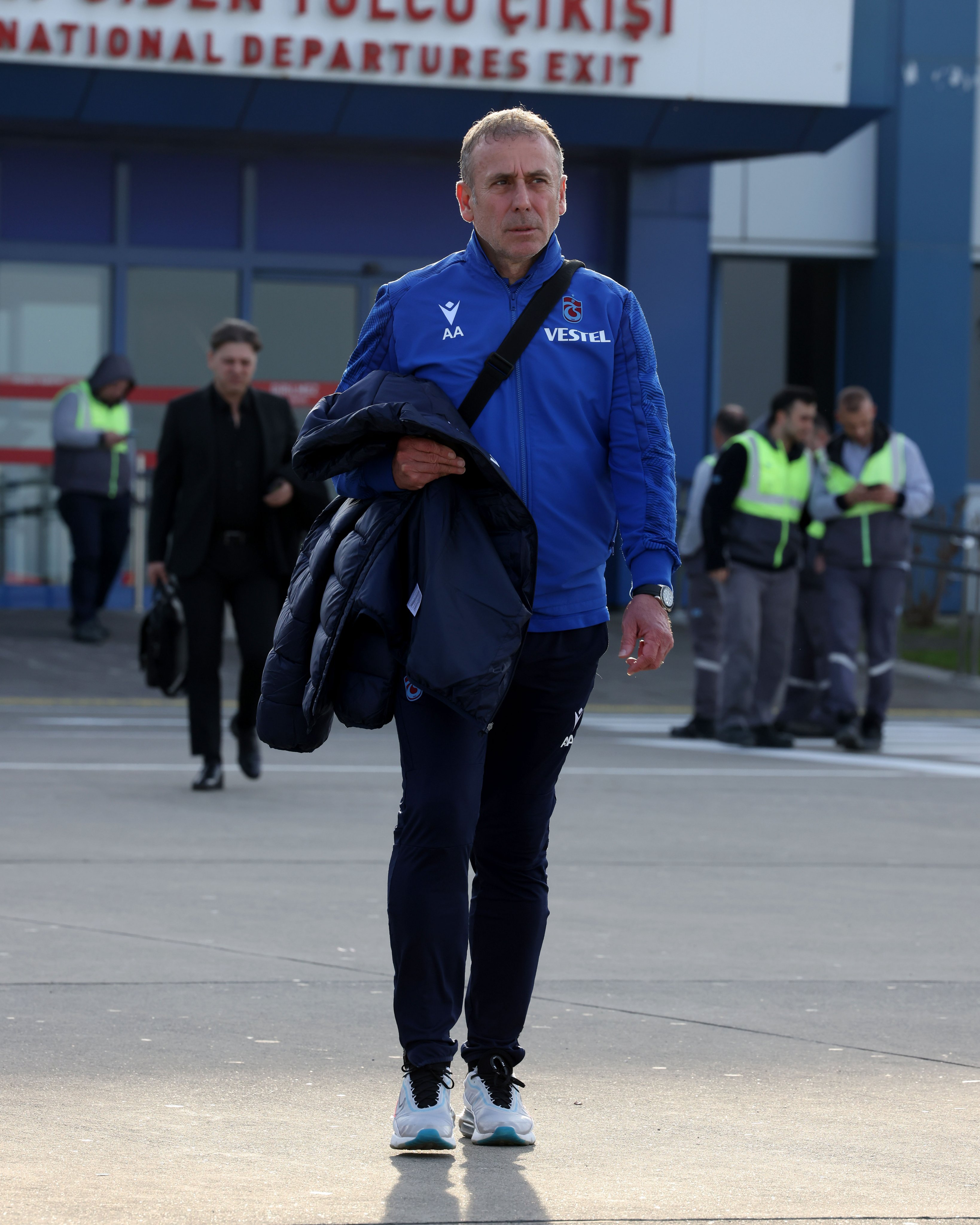 Trabzonspor kupa maçı için İstanbul’a gitti