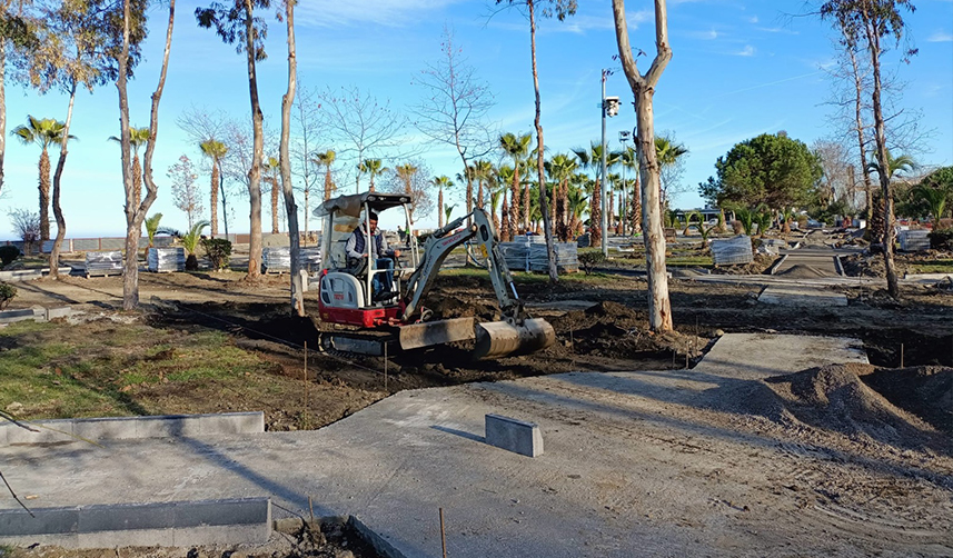 Akçaabat Sahil Parkı yeni yüzüne kavuşuyor