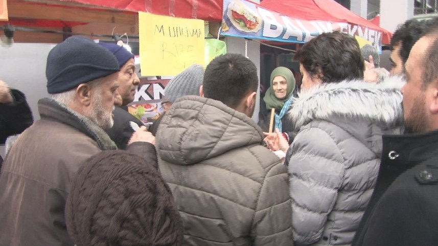 Ankara'da bedava hamsi ve kuymak izdihamı