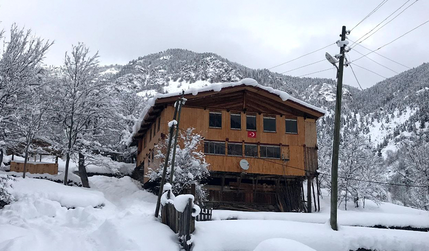 Artvin-beyaza-büründü