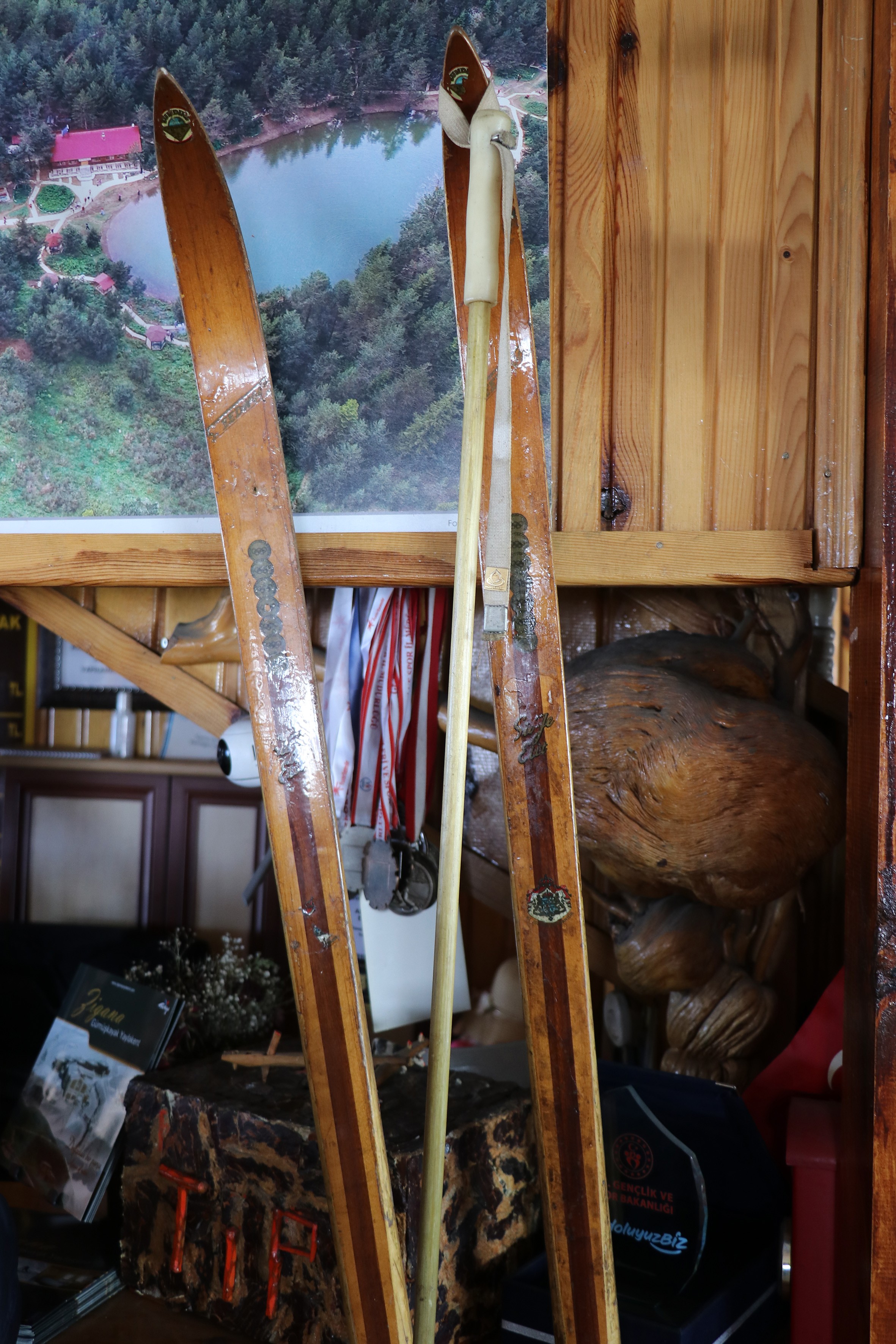 Gümüşhane'de yarım asırlık kayak takımına gözü gibi bakıyorlar