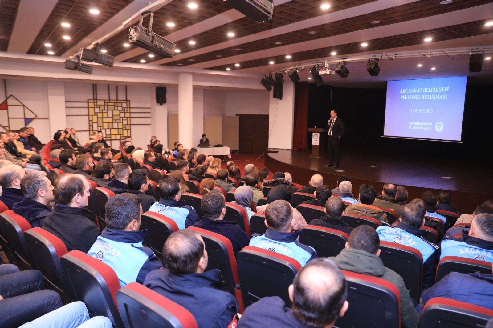 Akçaabat Belediye Başkanı Ekim, personelleriyle toplantı yaptı