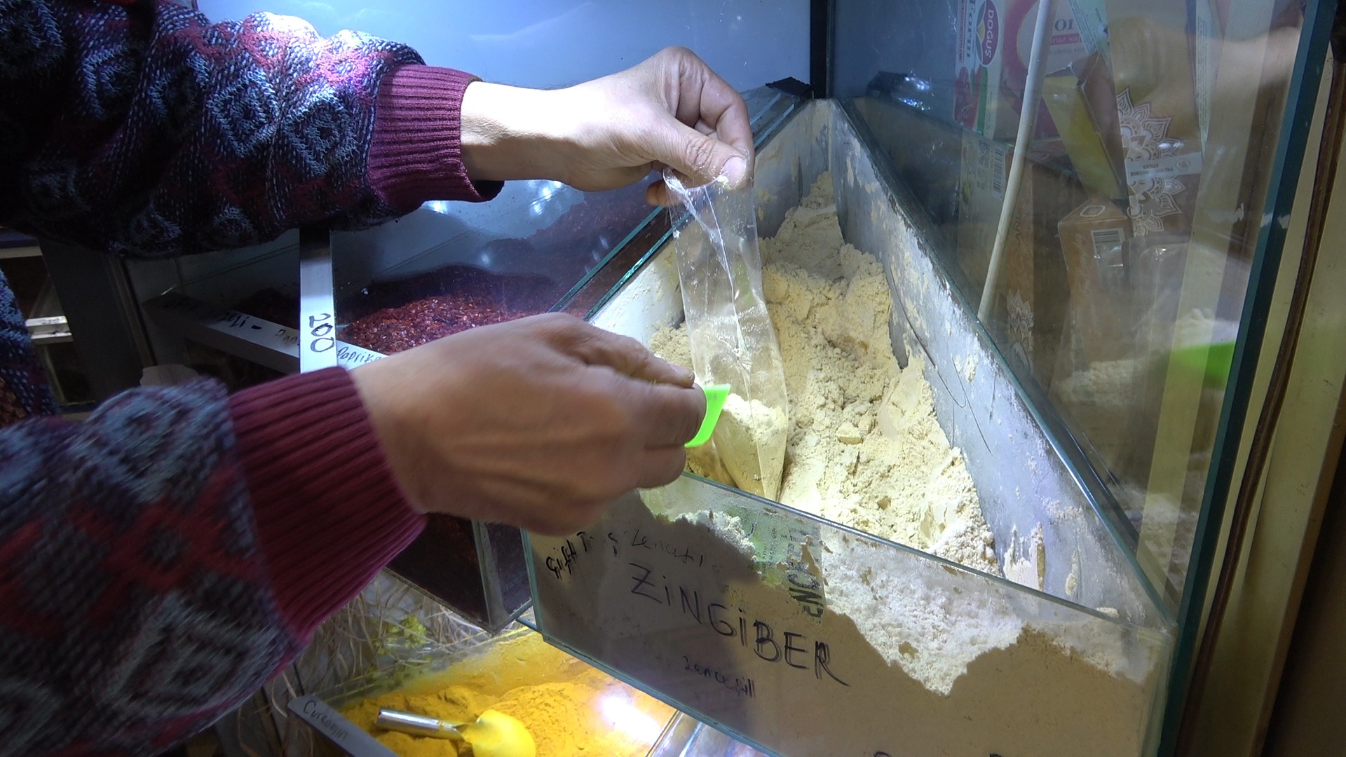 Grip salgınına çare arayanlar aktarlara koşuyor