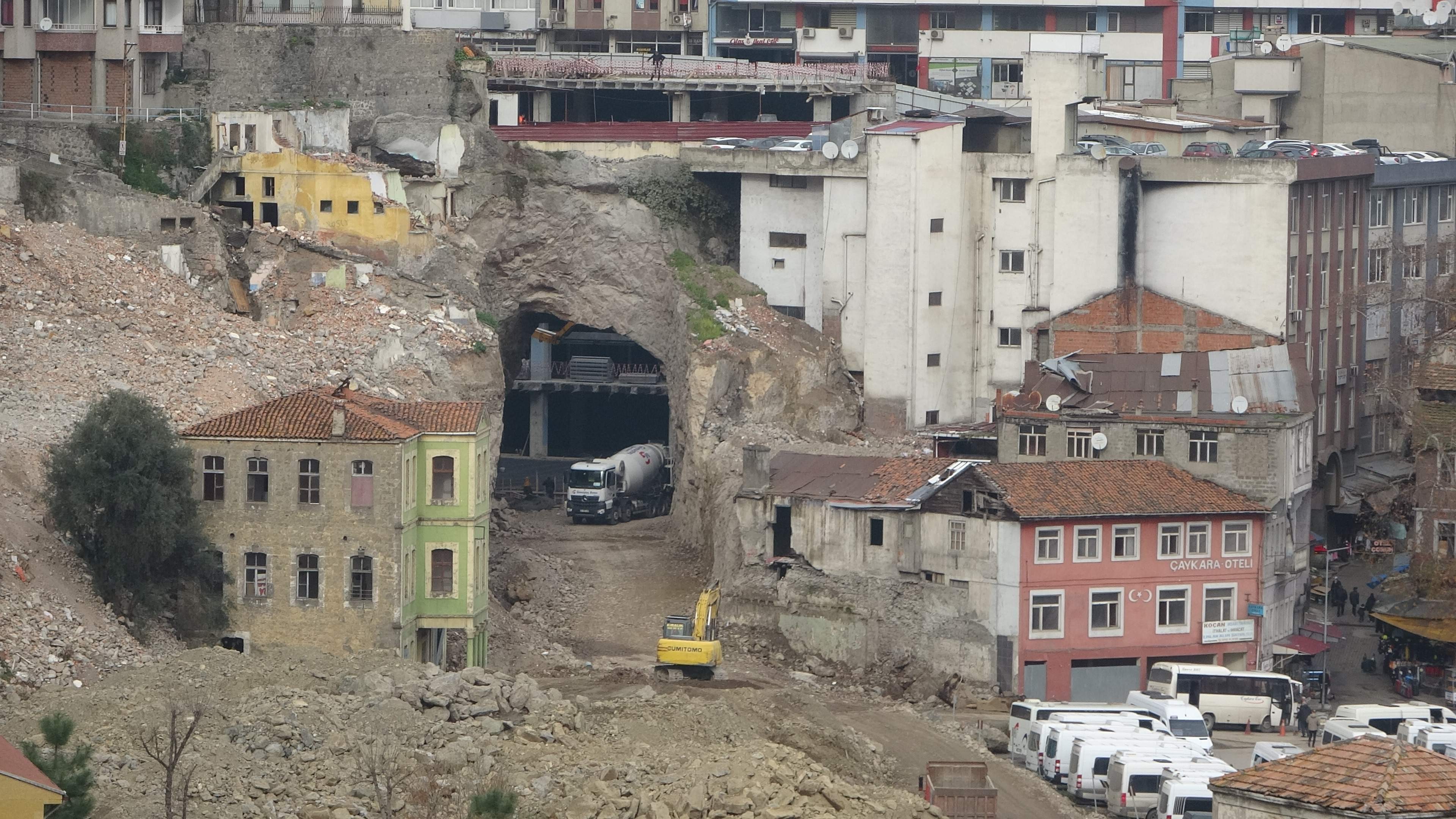Trabzon'da bu otopark Karadeniz Sahil Yoluna tünelle bağlanacak