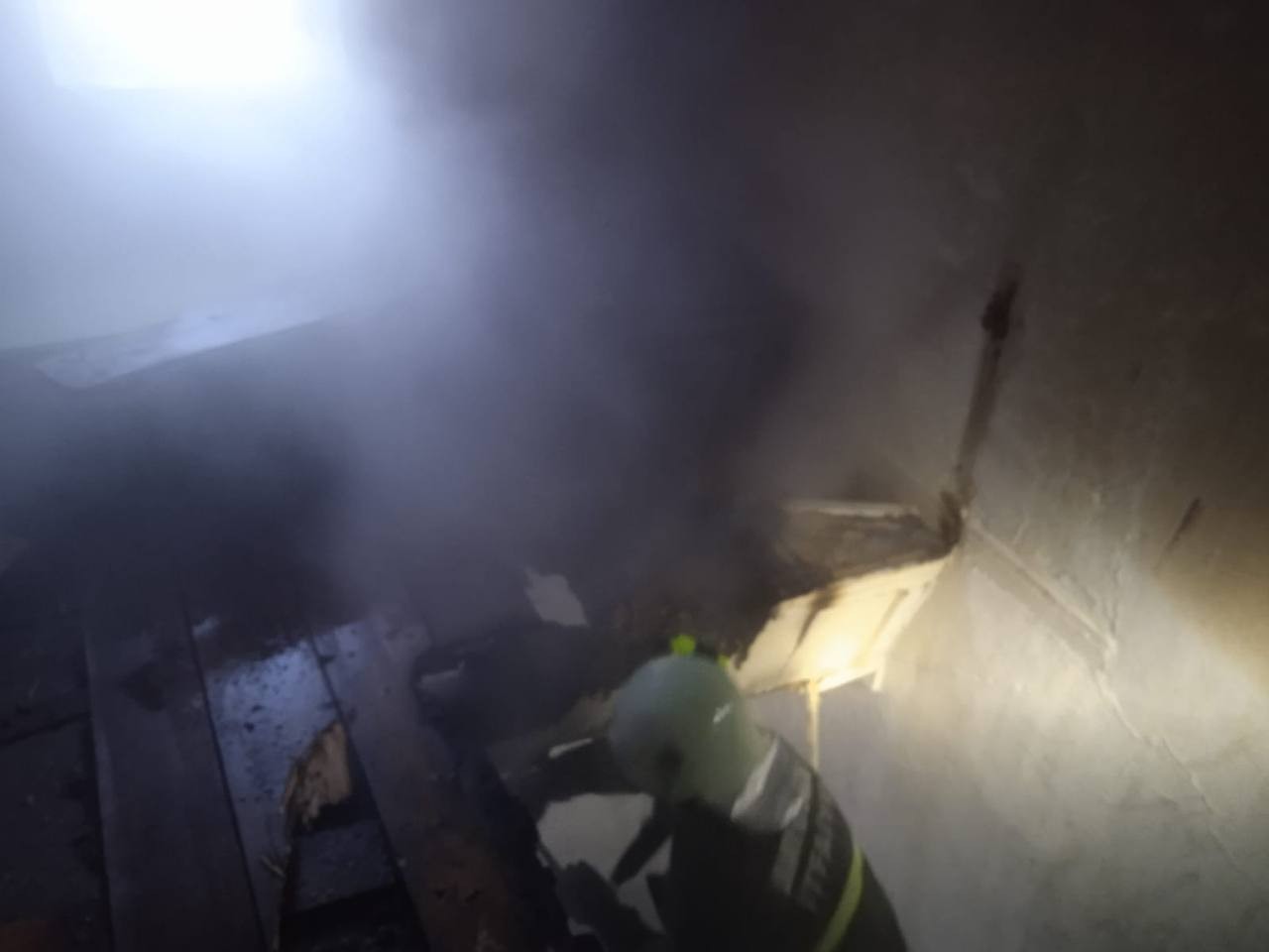 Bayburt'ta ahşap evde çıkan yangın söndürüldü