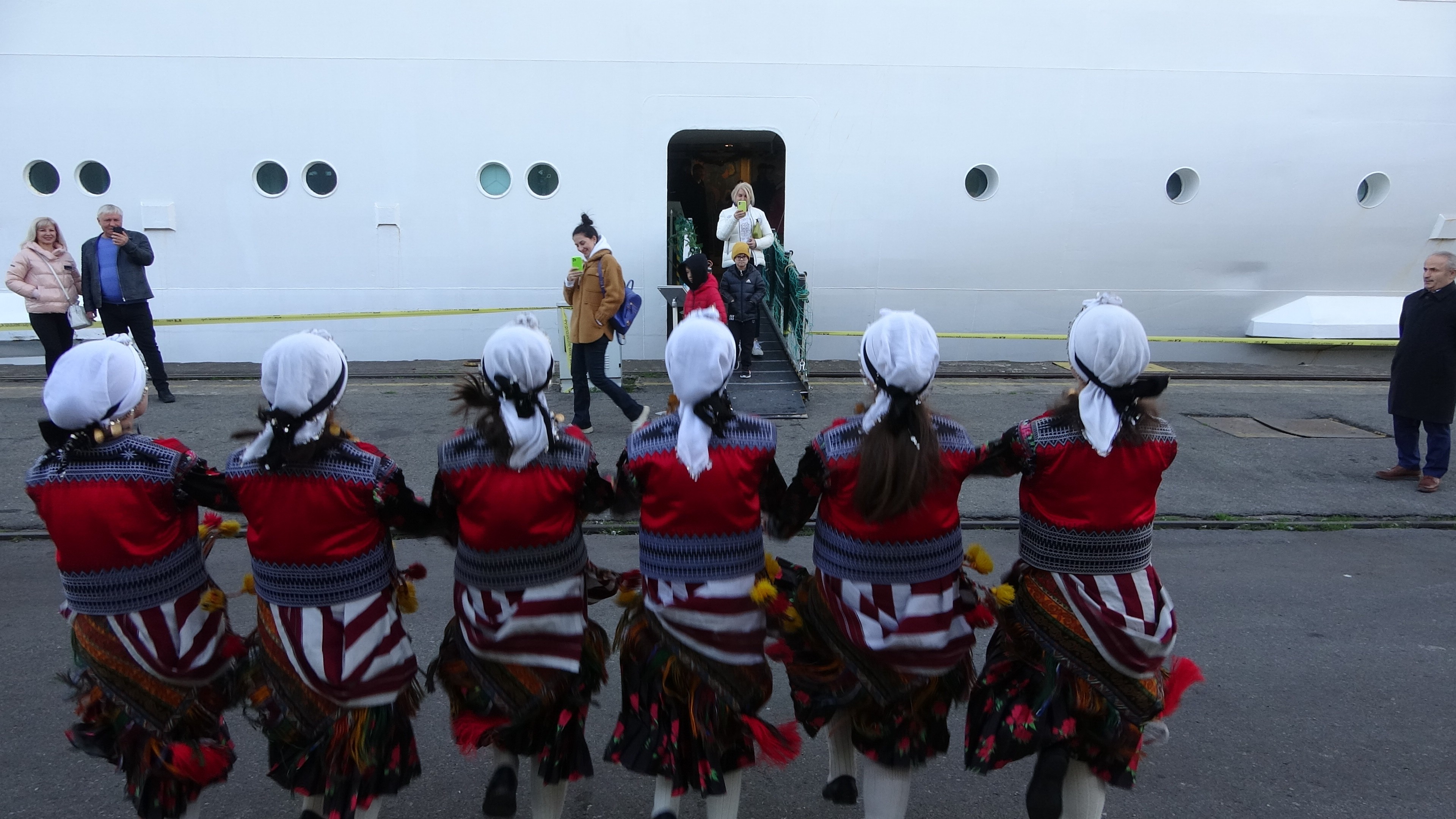 Trabzon Limanı tarihinde ilk kez Kurvaziyer gemiyi ağırlıyor
