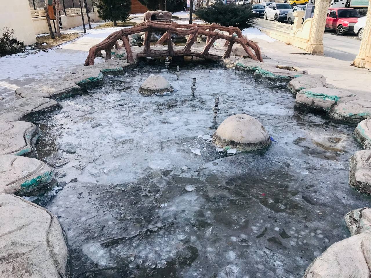 Bayburtlu vatandaşın soğuk havayla imtihanı! 5 kat kazak giyindi