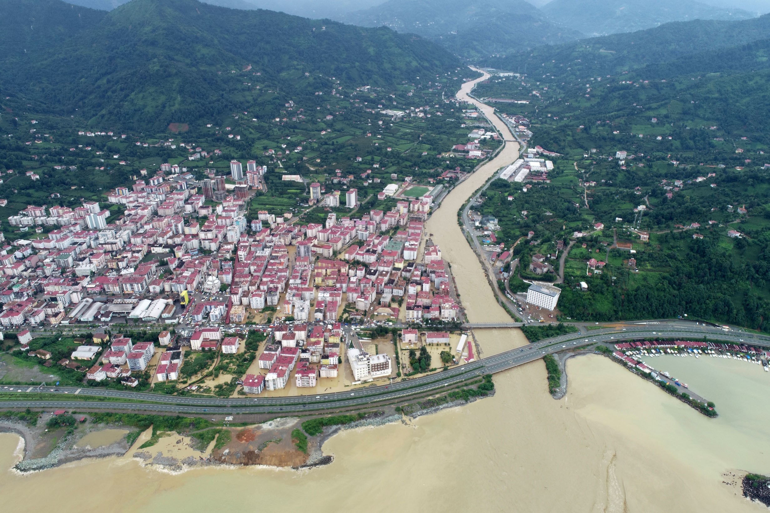 Artvin'de sel öncesi ve sonrası çalışmaları görüntülendi
