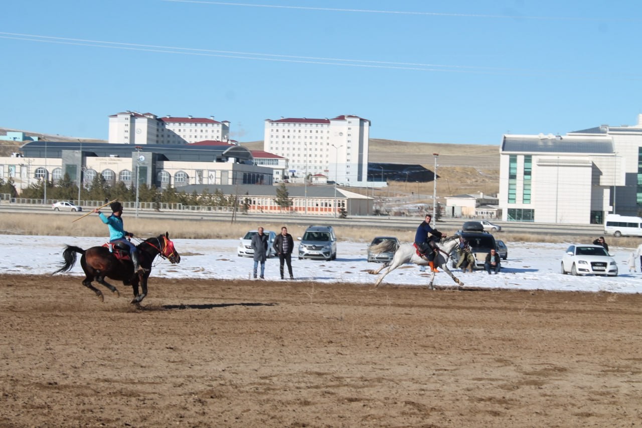 Bayburt'ta cirit müsabakasında zor anlar yaşandı