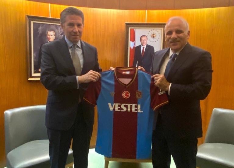  Başkan Zorluoğlu’na Paris’te büyük ilgi