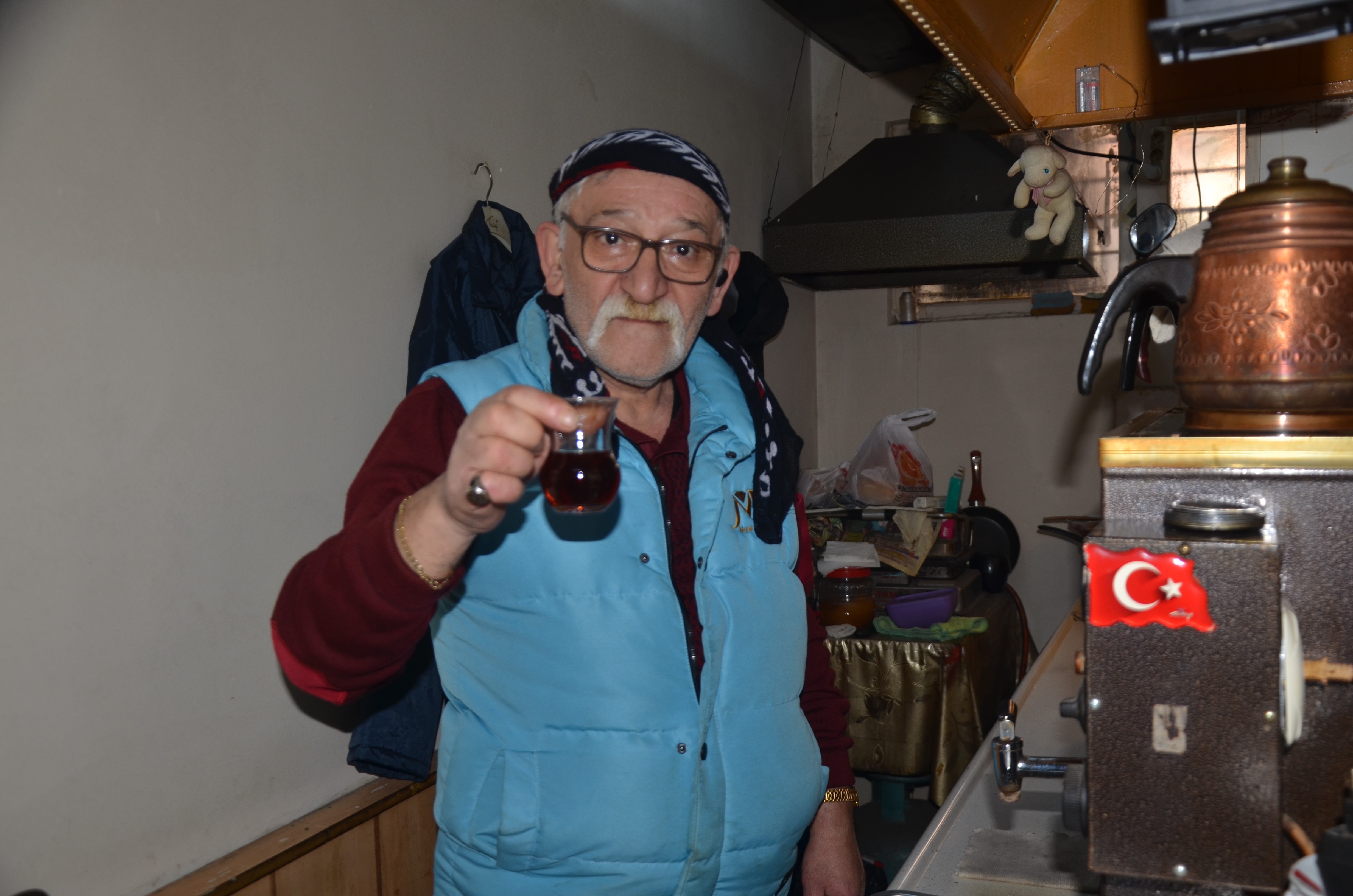 Ordu'da 53 yıldır çay kazanının başında