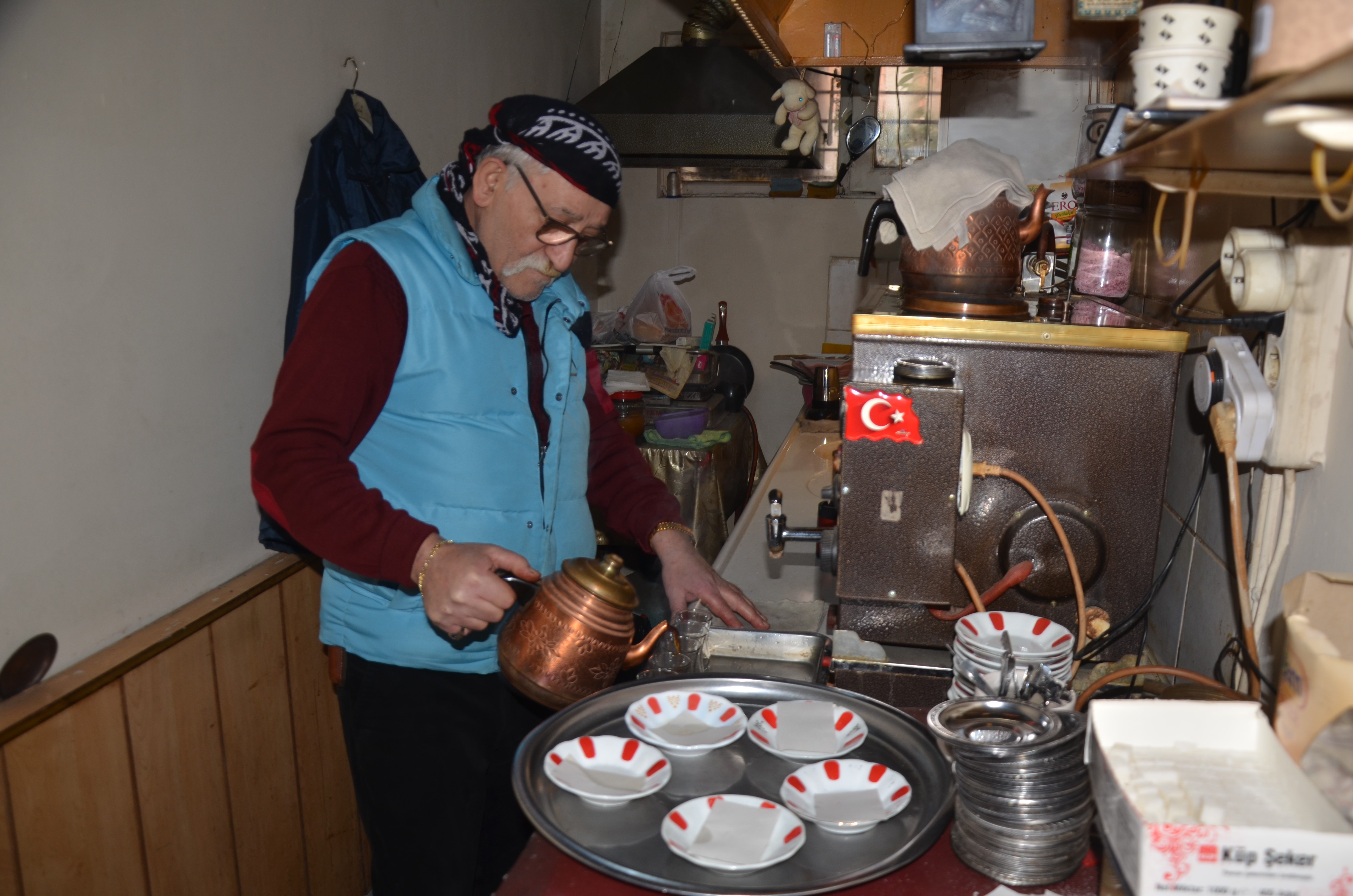 Ordu'da 53 yıldır çay kazanının başında