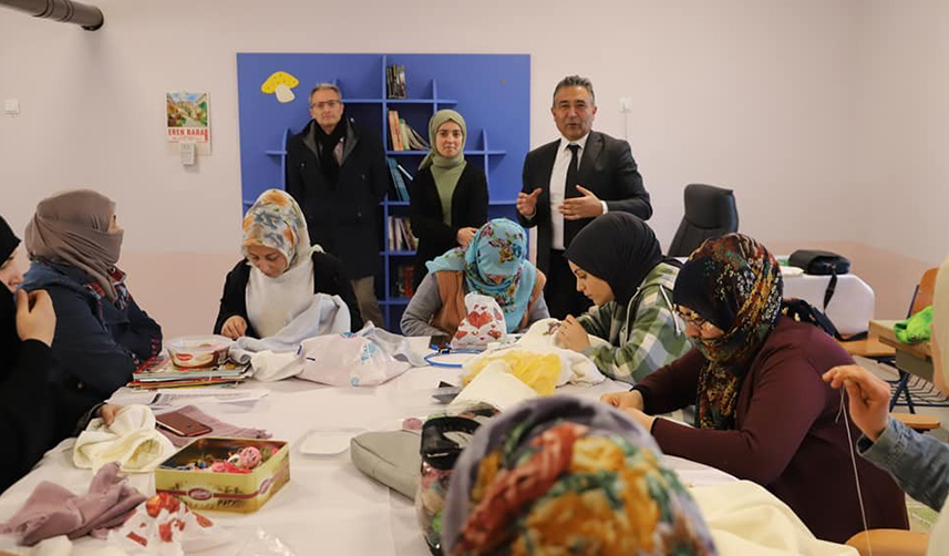 Bayburtlu kadınlar Köy Yaşam Merkezlerinde hem öğreniyor hem gelir elde ediyor