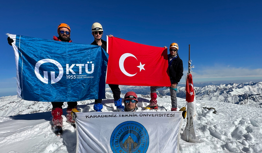 Dağcılar-Kaçkar-Kış-Zirve-Tırmanışı-gerçekleştirdi