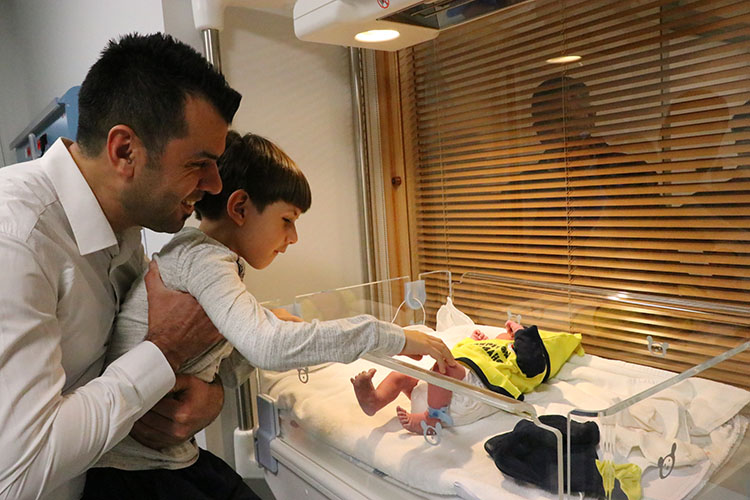 Yeni yılın ilk bebekleri dünyaya geldi