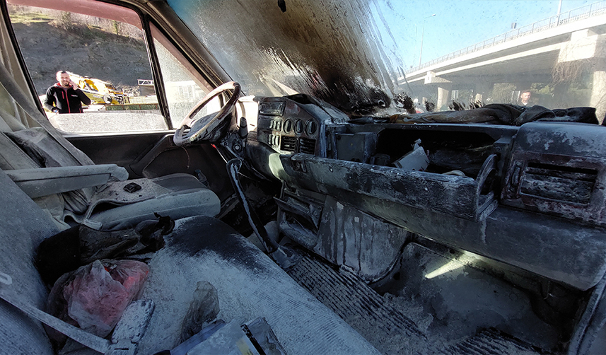 facianın eşiğinden dönüldü! Yakıt alan araç alev aldı