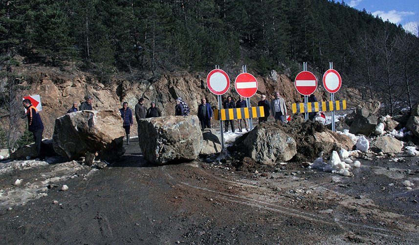 Giresun'-da-bu-olay-her-kış-yaşanıyor!-Yarım-saatlik-yolu-5-6-saatte-gidiyoruz