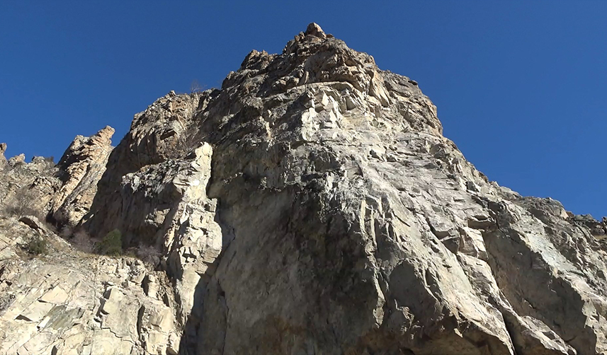 Gümüşhane-Kürtün-karayolunda-kaya-tehlikesi1