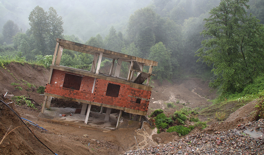Karadeniz'de sel ve heyelan riski kışın da sürüyor