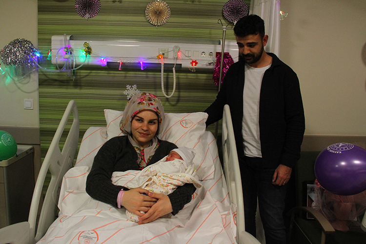 Yeni yılın ilk bebekleri dünyaya geldi