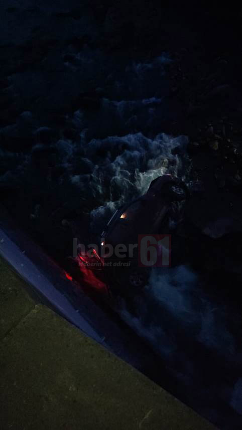 Trabzon’da araç dereye uçtu! 4 yaralı