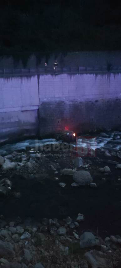 Trabzon’da araç dereye uçtu! 4 yaralı