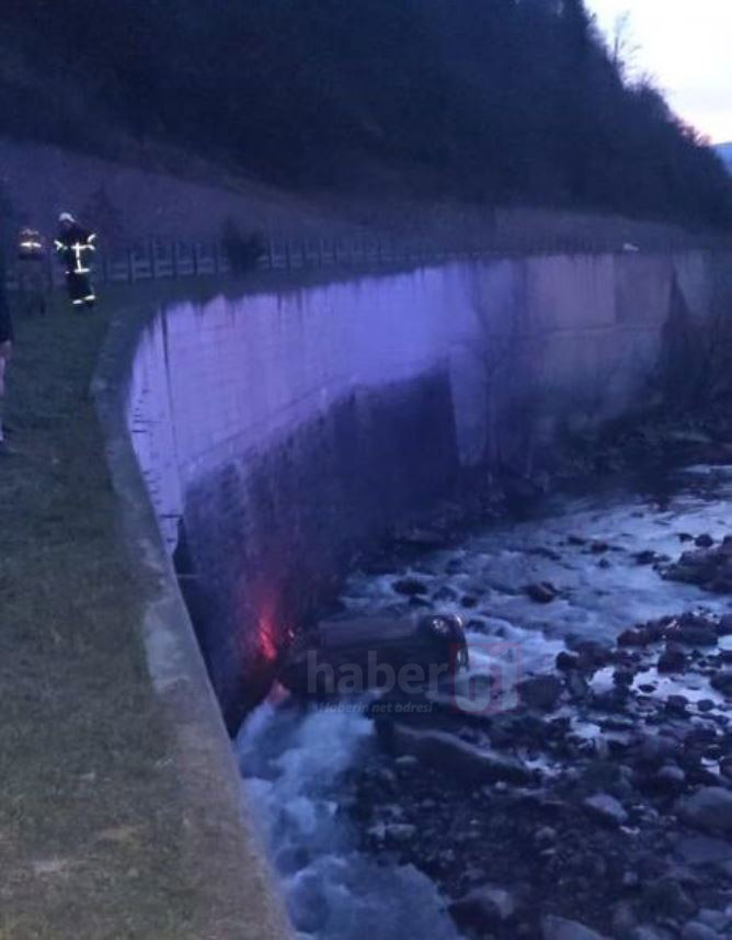 Trabzon’da araç dereye uçtu! 4 yaralı