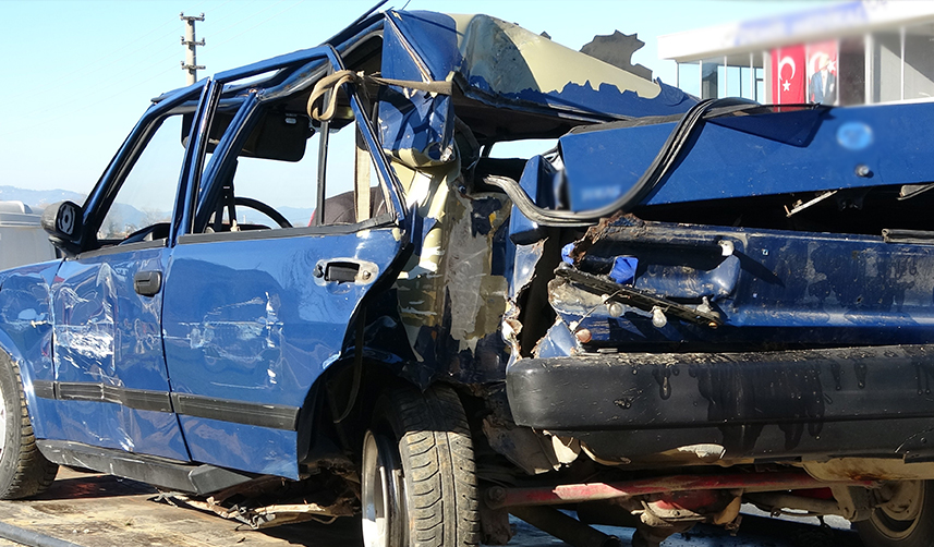 Ordu'da-tırın-çarptığı-otomobil-hurdaya-döndü