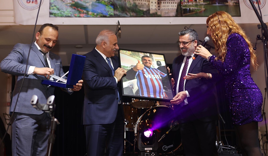 Paris'te Trabzon gecesi! Tekerlekli sandalye sözünü tuttular