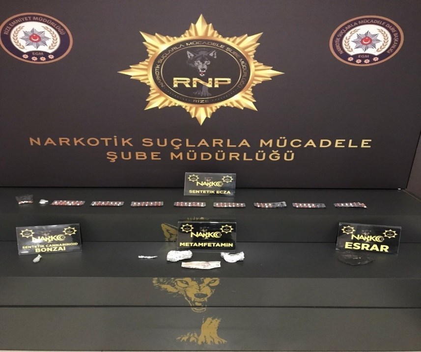 Rize'de durdurulan otomobilden uyuşturucu çıktı! 3 kişi tutuklandı