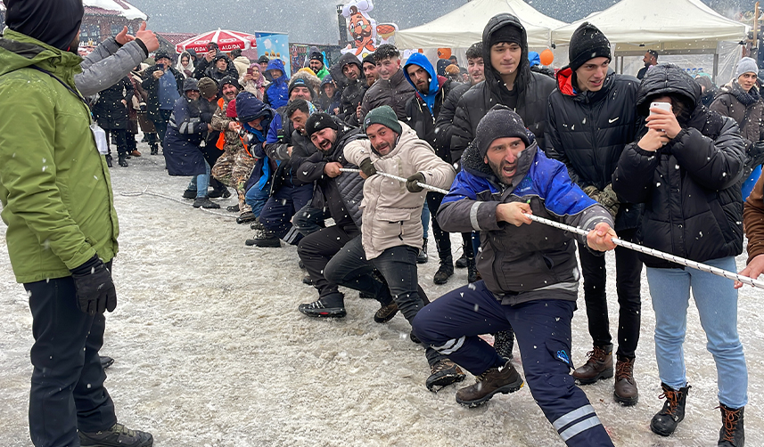 Rize'de-kar-festivali-sona-erdi