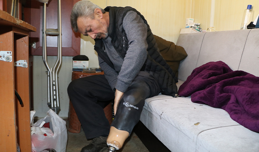 Rize'de-protez-bacağı-ile-hayata-tutundu