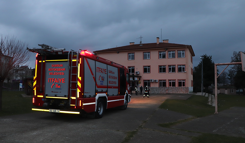 Samsun'da bir okulda korkutan yangın! Projeksiyon cihazı paniğe sebep oldu