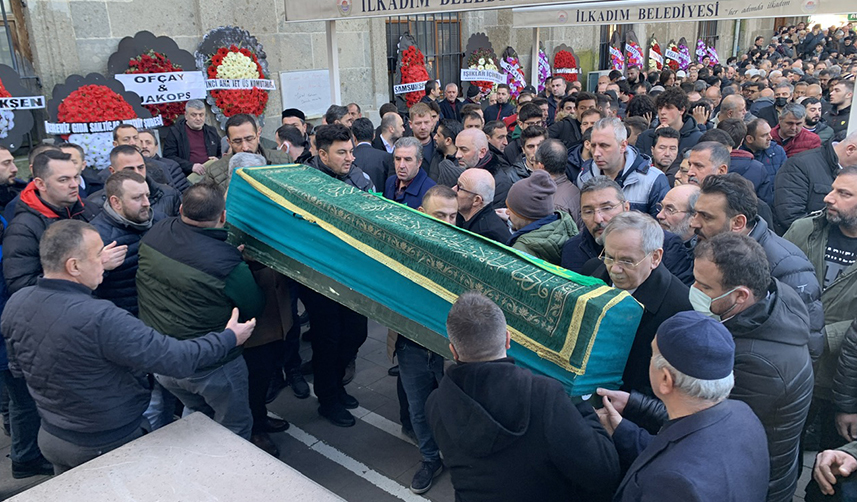 Samsun'da trafik kazasında hayatını kaybeden lise öğrencisi son yolculuğuna uğurlandı