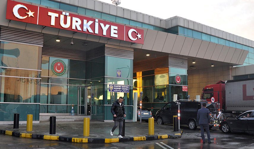 Sarp Sınır Kapısı'ndan bir yılda geçen yolcu sayısı belli oldu! Rekor artış