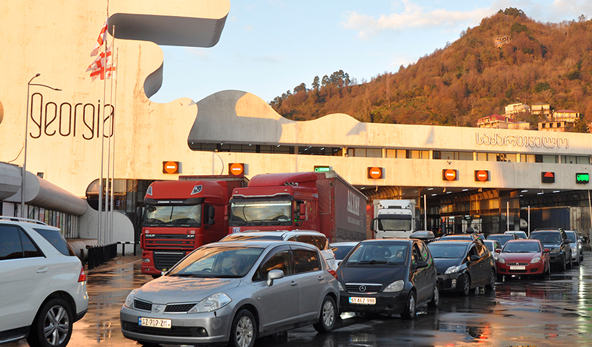Sarp Sınır Kapısı'ndan bir yılda geçen yolcu sayısı belli oldu! Rekor artış