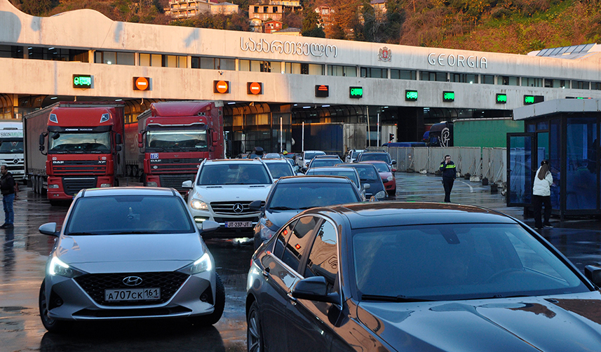 Sarp Sınır Kapısı'ndan bir yılda geçen yolcu sayısı belli oldu! Rekor artış