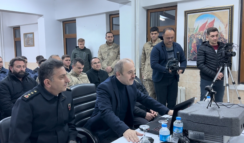 Şaziye ninenin ördüğü çoraplar Bayburt'ta Mehmetçiğe ulaştı