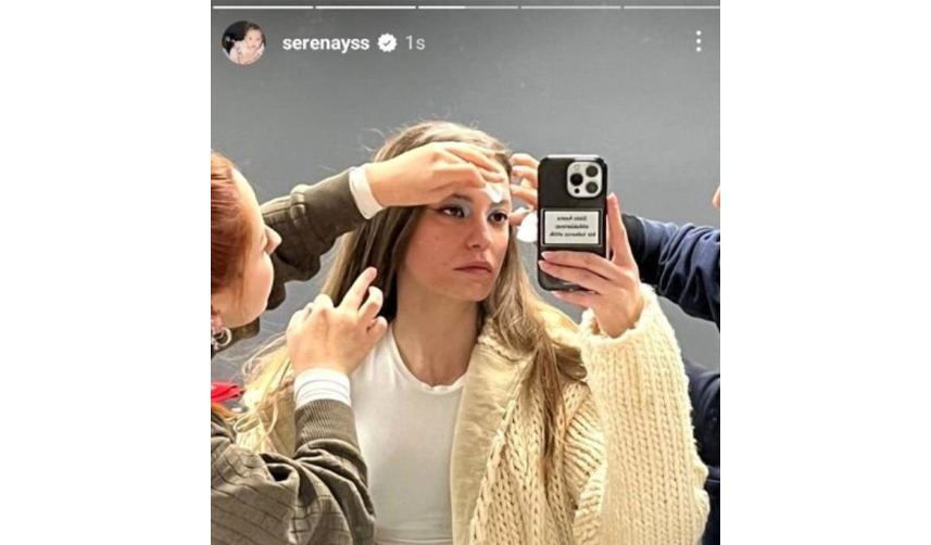 Serenay-Sarıkaya'nın-telefon-kılıfındaki-detay-gözlerden-kaçmadı