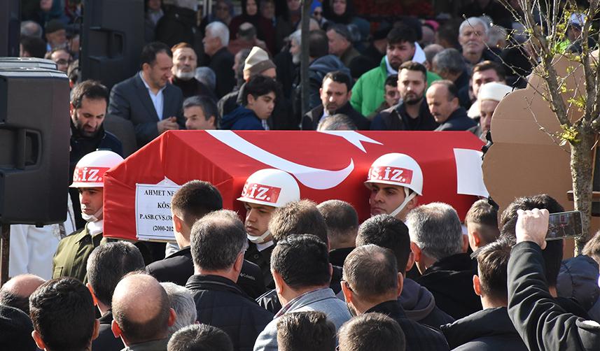 Teskeresine-3-gün-kala-trafik-kazasında-hayatını-kaybeden-askerin-cenazesi-toprağa-verildi1