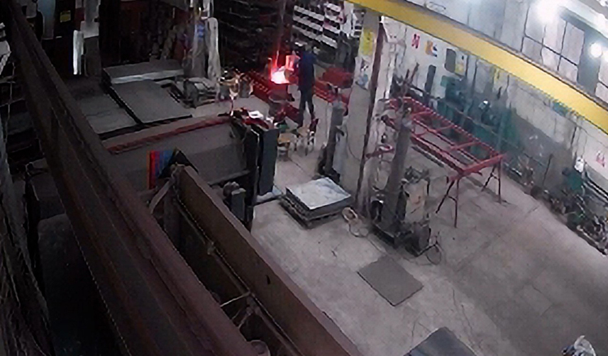 Gümüşhane'de tinerle sobayı yakmak istedi, alevler bir anda yükseldi