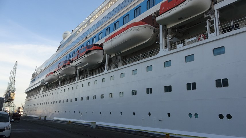 Trabzon’a gelen kruvaziyer Bartın’da kaza yaptı