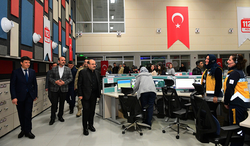 Trabzon Valisi Ustaoğlu, uygulama noktalarında görev başındaki personeli ziyaret etti