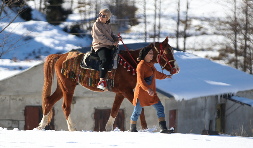 Trabzon'da-babasından-öğrendiği-binicilik-mesleği-oldu