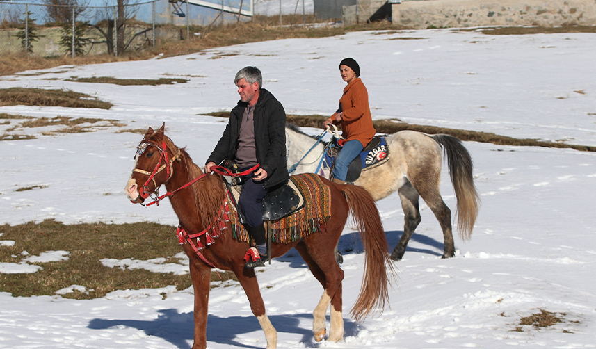 Trabzon'da-babasından-öğrendiği-binicilik-mesleği-oldu