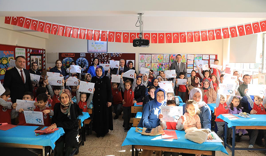 Trabzon'da Başkan Ekim, miniklerin karne sevincine ortak oldu