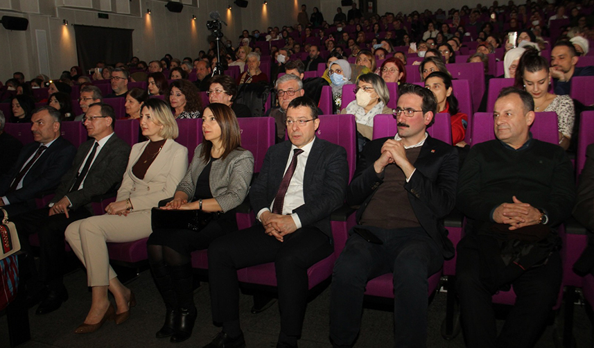 Trabzon'da--Büyük-Usta-Zeki-Müren’i-şarkılarla-yad-ettiler