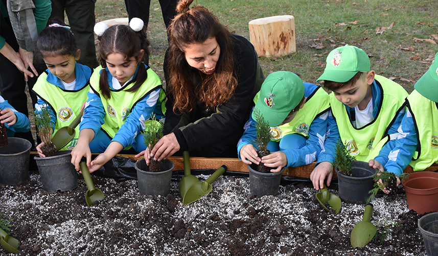 Trabzon'da öğrenciler ormanı böyle öğreniyor