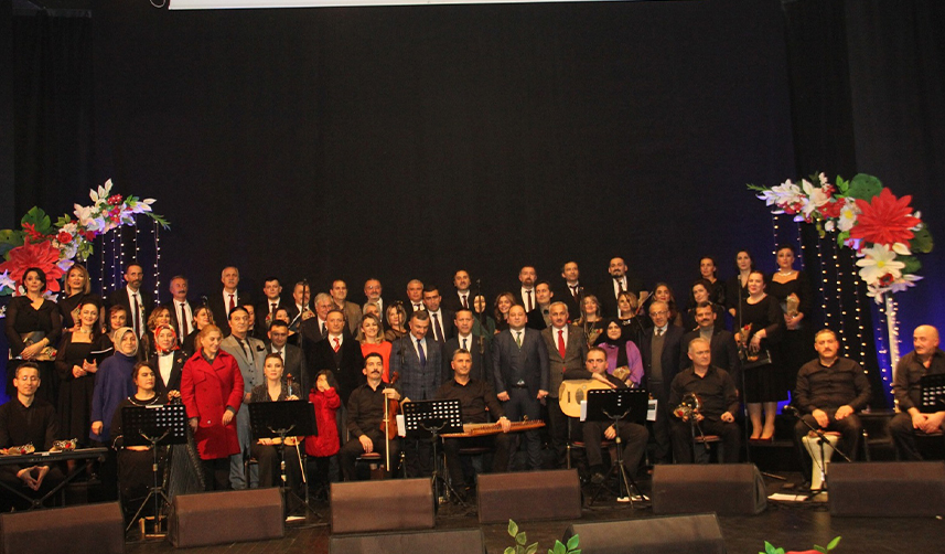 Trabzon'da-“Şarkılar-Bizi-Söyler,-Biz-de-Şarkı-Söyleriz”-programı-düzenlendi